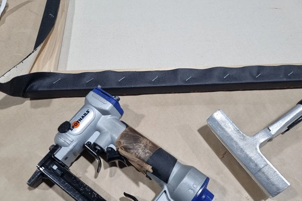 tools used to stretch a canvas artwork